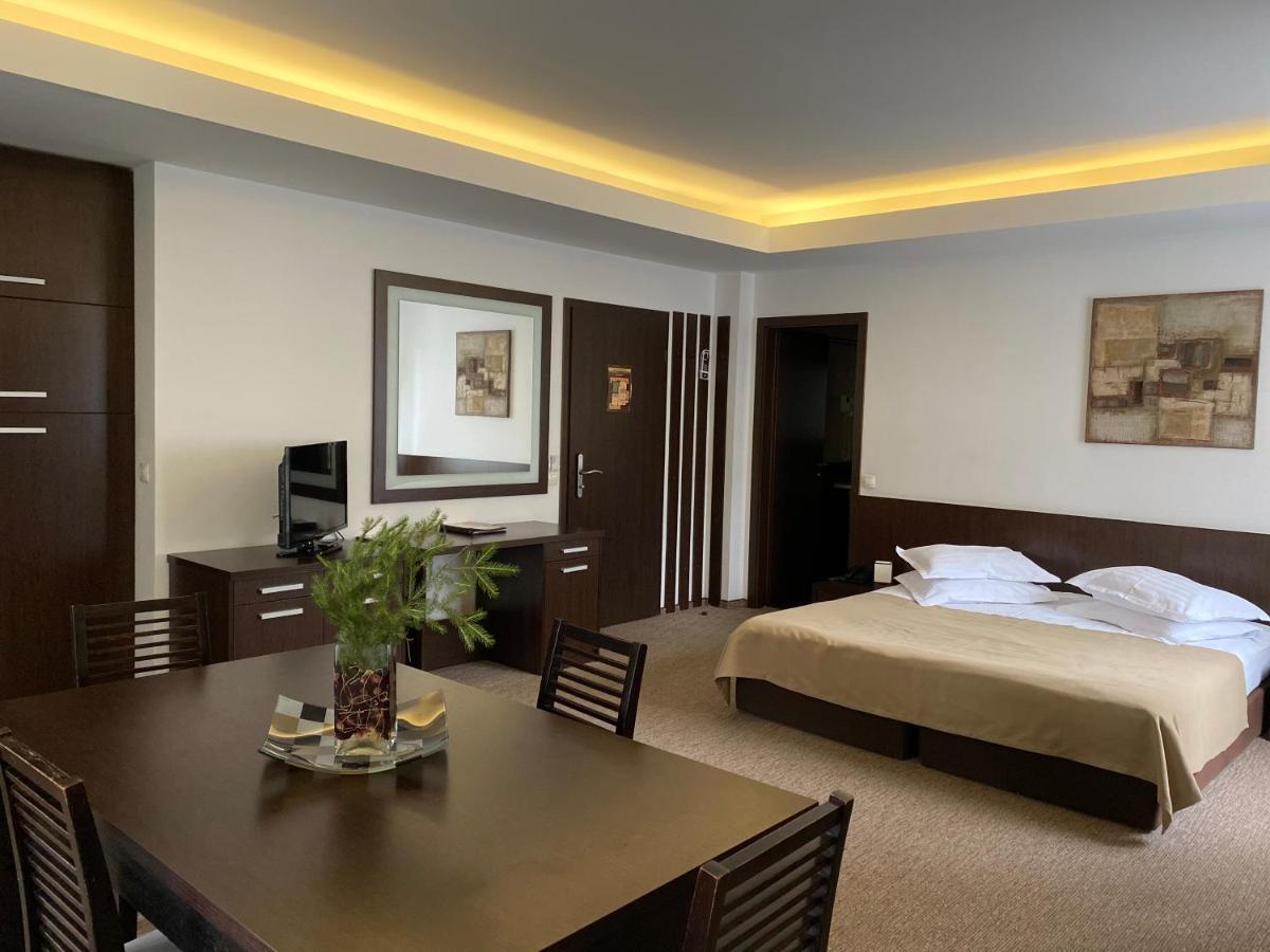 Hotel Smart Sinaia Buitenkant foto