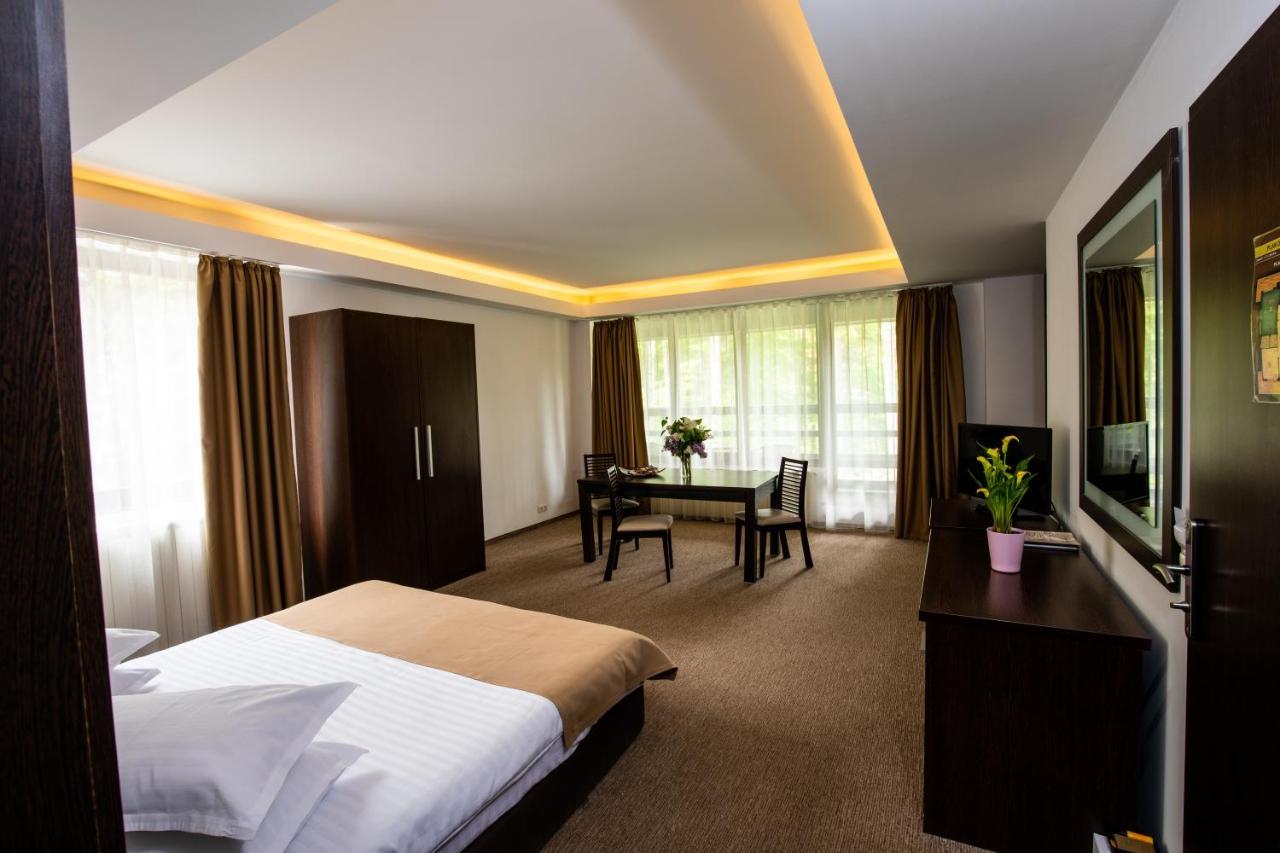 Hotel Smart Sinaia Buitenkant foto