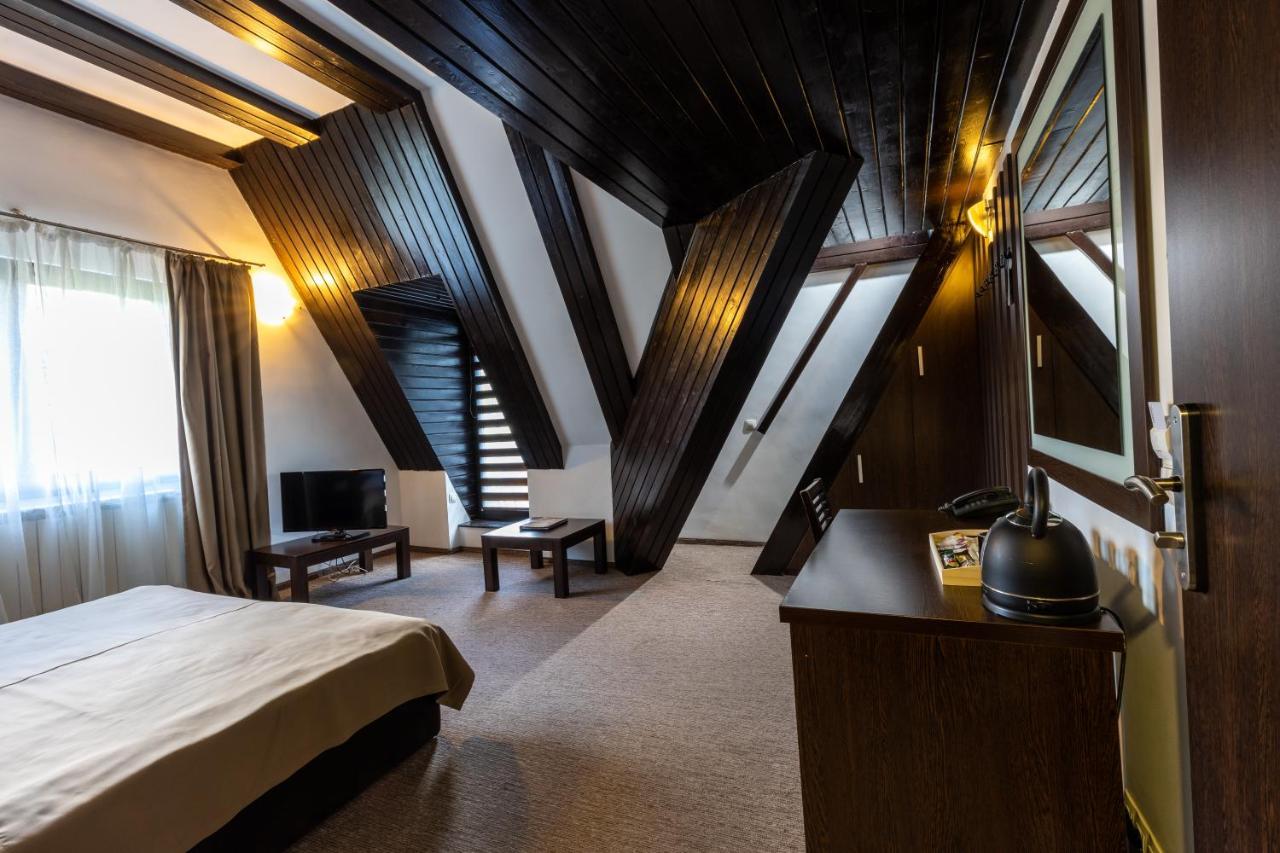 Hotel Smart Sinaia Buitenkant foto