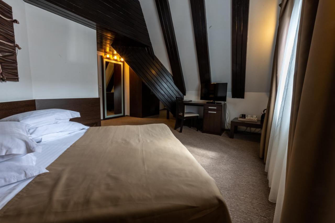 Hotel Smart Sinaia Buitenkant foto