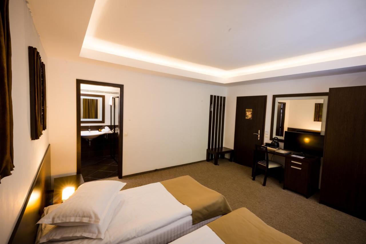 Hotel Smart Sinaia Buitenkant foto