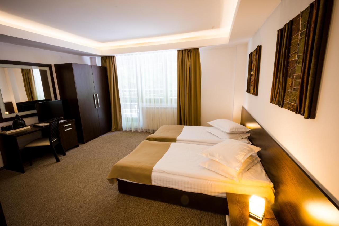 Hotel Smart Sinaia Buitenkant foto